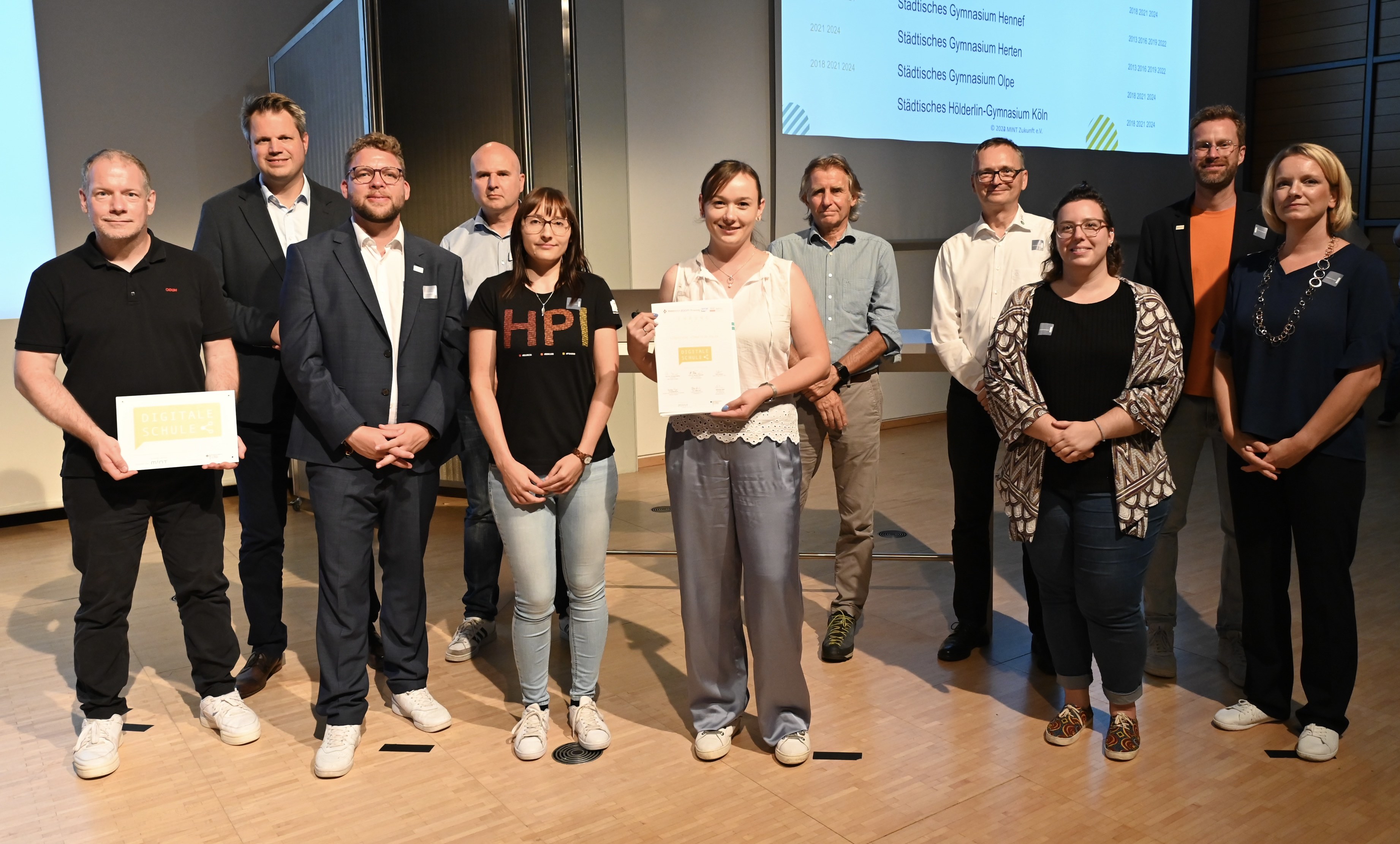 Digitale Schule Gruppenfoto klein.jpeg